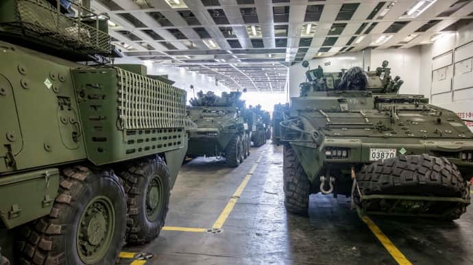 Канада відправила Латвії 150 одиниць військової техніки