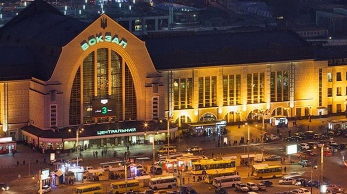 УЗ обесточивала Центральный вокзал в Киеве, но поезда уже ходят