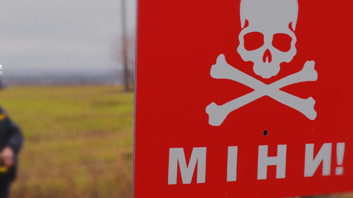 Thirteen-year old boy in Mykolaiv Oblast triggers explosive device