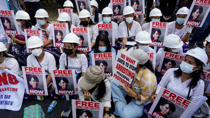 В Мьянме освободили больше 2 тысяч задержанных — в частности журналистов и митингующих