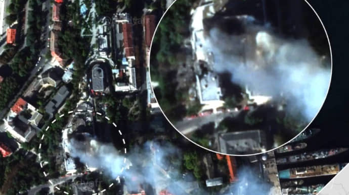 У мережі з’явилися супутникові знімки палаючого штабу Чорноморського флоту