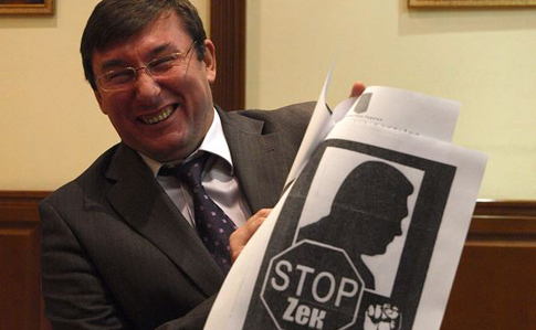 Луценко: Ждем Януковича с нетерпением, конвоем и наручниками