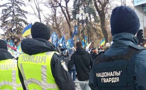 Полиция будет усиленно охранять центр Киева из-за акций