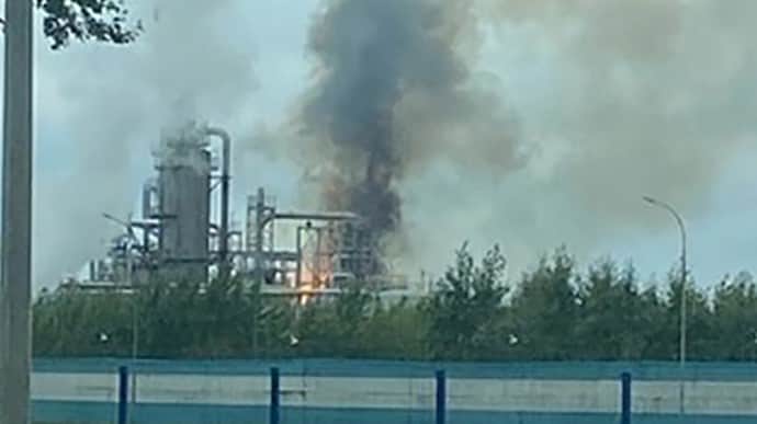 На хімзаводі в Росії спалахнула пожежа