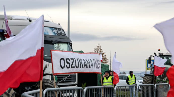 Polish farmers promise to block border with Ukraine until early January