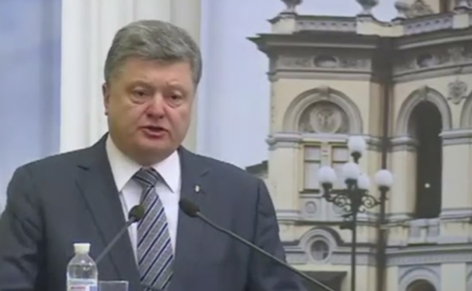 Порошенко: Децентрализацию должны голосовать на фоне прогресса Минска