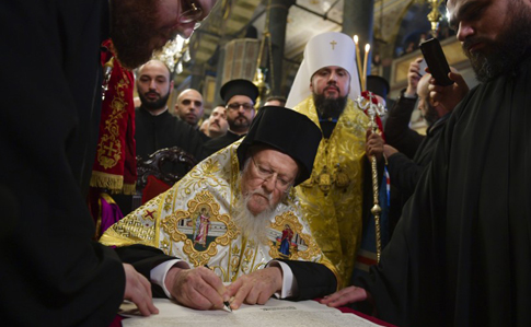 Святейшая Церковь Украины – появился текст подписанного томоса
