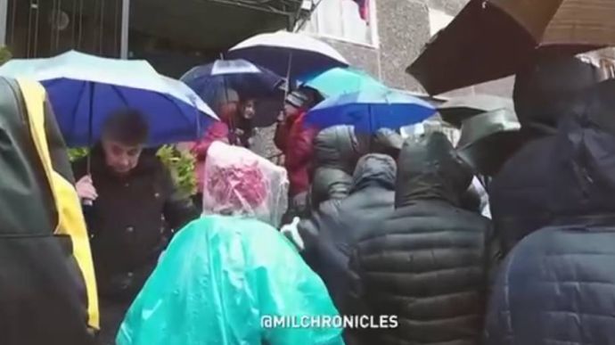 Mariupol City Hall: Russians hand out passes, and bread and water is their humanitarian aid