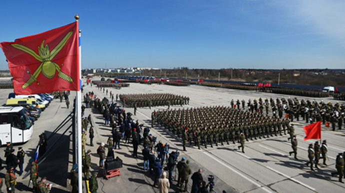 Росія готується до 9 травня: залучила багато військових і техніки до репетиції параду