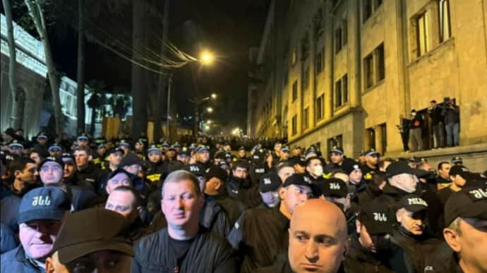 У Тбілісі почались затримання на акції проти закону про іноагентів
