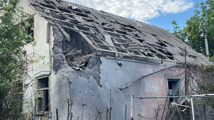 Россияне целый день атаковали Никопольщину: пострадал мужчина