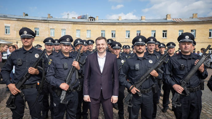 Монастырский хочет больших зарплат полицейским