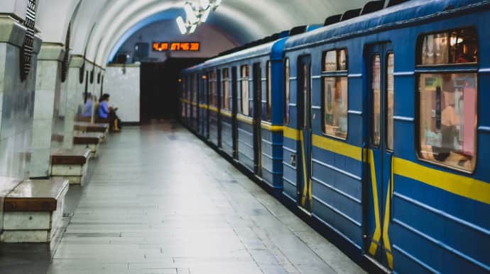 На станции метро Лыбедская в Киеве пассажир попал под поезд