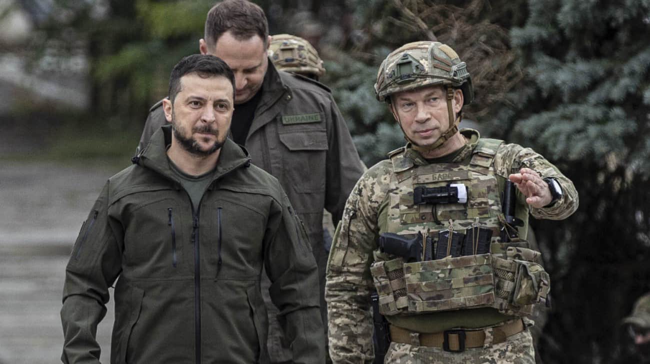 Zelenskyy hears report of Ukraine's Commander-in-Chief returned from contact line at meeting of Staff