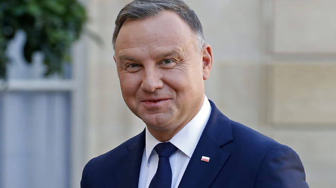 Привитый тремя дозами президент Польши второй раз заразился коронавирусом
