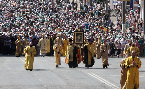 Authorities Ban ‘Cross Procession’ from Kyiv