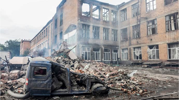 New report on Ukrainian schools in liberated territories: libraries destroyed, rooms looted, and lack of shelters