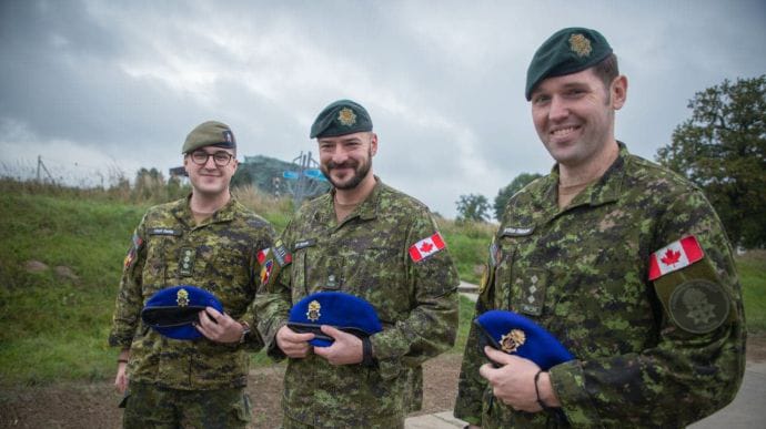Канада тоже забирает из Украины своих военных инструкторов