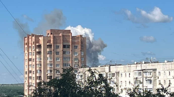 Russian rocket storage point destroyed in Luhansk this morning