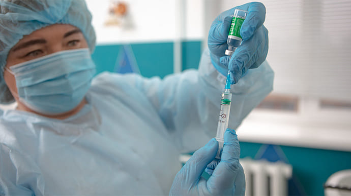 Более 7 миллионов COVID-прививок сделали в Украине
