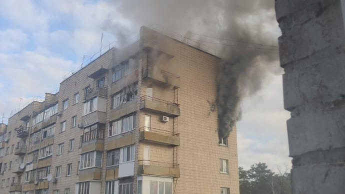 Shelling in Bucha near Kyiv, 9-storey apartment block on fire