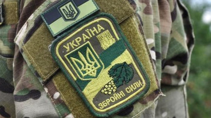 Сутки на Донбассе: двое раненых и многочисленные обстрелы противника