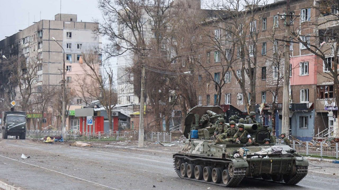 Russian troops in Mariupol to ban all movement in the city in preparation for “filtration” and mobilisation operation