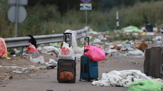 Хасиды отступили от украинской границы, оставив груды мусора