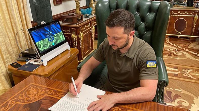 Zelenskyy imposes sanctions on 199 Russians and Ukrainian traitor 