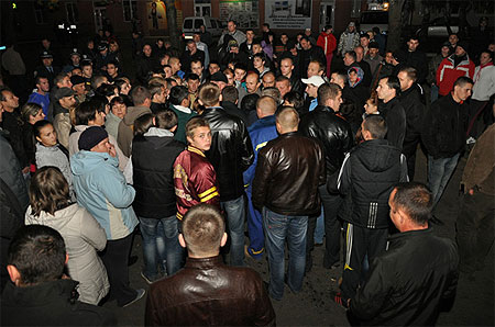 Самосуд над винуватцем ДТП. Фото з сайту УМВС у Тернопільській област