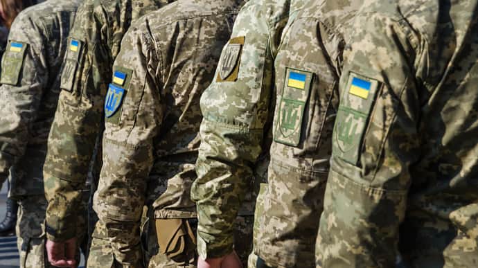 45% украинцев доверили бы власть после войны политсиле военных – опрос