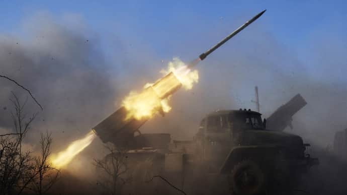 Russians strike village of Kizomys in Kherson Oblast with artillery, killing elderly man