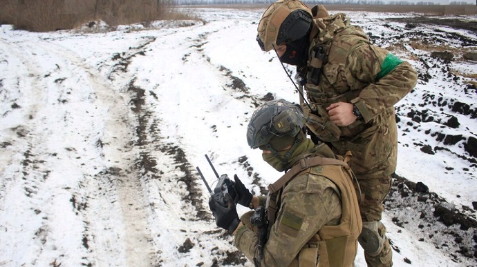 Ворог продовжує наступ на 4 напрямках, зазнає втрат – зведення