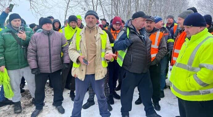 Украинские водители грузовиков на границе с Польшей планируют объявить голодовку