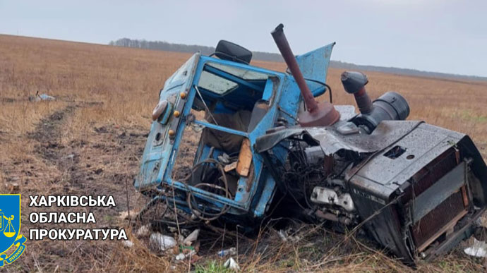 На Харьковщине в поле подорвался трактор: погибли 2 человека