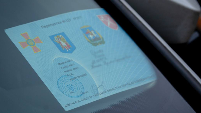 У Києві вводяться нові перепустки на авто для проїзду в комендантську годину