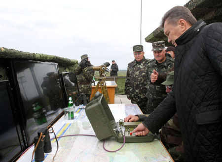 Януковичу дали запустити таку ракету. Фото: прес-служби Президента
