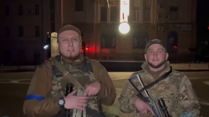 Россияне солгали о пленении бойцов Азова – парни записали им видео из Харькова
