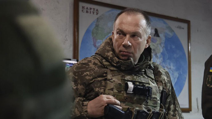 Commander of Ukrainian Ground Forces hands out state awards to defenders