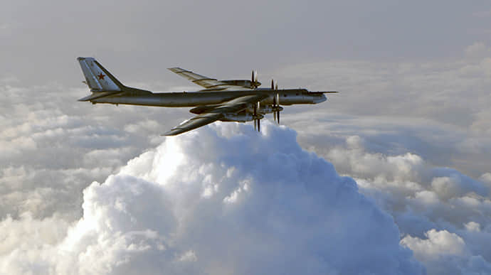 Воздушные силы предупредили о взлете 7 бомбардировщиков РФ с аэродрома Оленья