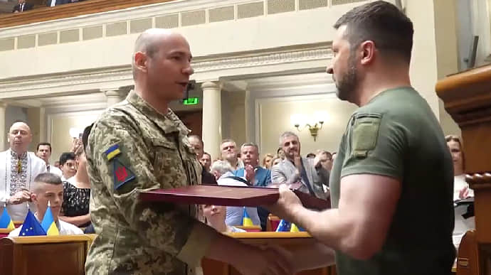 Zelenskyy awards title of Hero of Ukraine to commander of anti-air defence unit that shot down 13 Kinzhal missiles