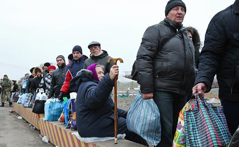 Более трети переселенцев из Крыма и Донбасса не планируют возвращаться домой