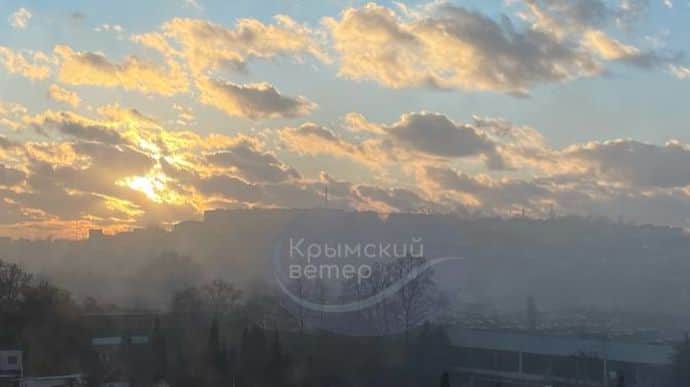 В Євпаторійському районі Криму були вибухи, над Севастопольською бухтою – дим