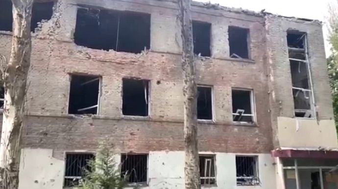 Russians destroy boarding school in Zaporizhzhia with 5 missiles 