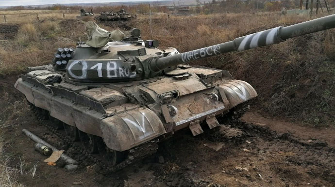 Розвідка Британії: РФ перекидає на фронт застарілі Т-62 і БТР-50, що мають безліч вразливих місць