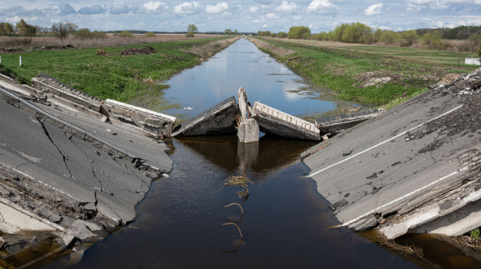 Киевская область: местные власти планируют возобновить движение через все разрушенные мосты к лету