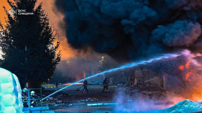 Оккупанты били по Сумщине и Днепропетровщине: бушевали пожары, есть разрушения