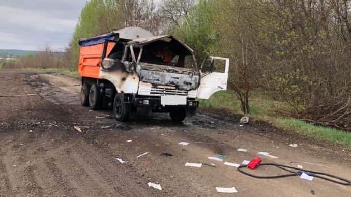 РФ атакувала цивільну вантажівку на Сумщині, загинув водій