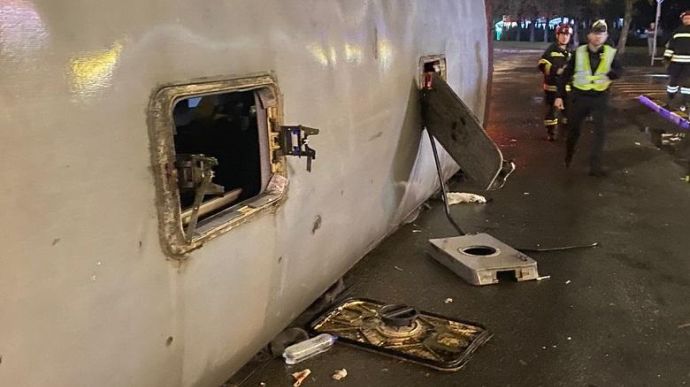Автобус на Москву перевернулся ночью в Киеве, пострадали 8 человек