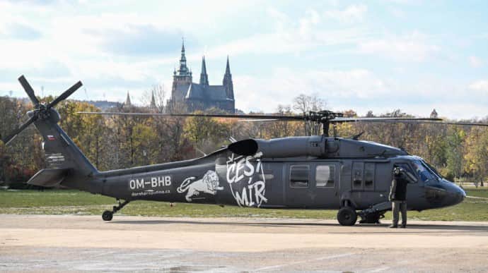 Czechs raise €500,000 for Black Hawk helicopter for Ukrainian intelligence